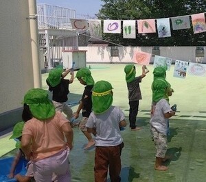 写真：水鉄砲の的あての様子