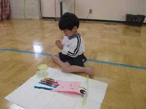 こいのぼり製作の様子