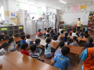 写真:読み聞かせ