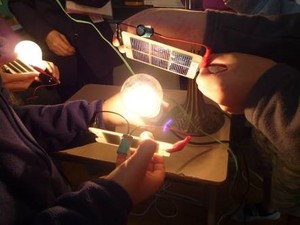 写真2:蓄電実験の様子