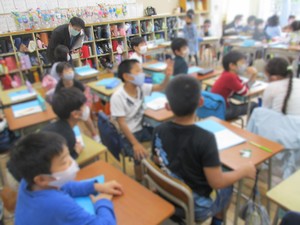 桜川小 グループ討議の様子