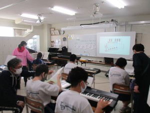 高一中 音楽の授業の様子