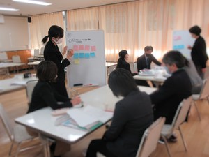 弥生小 学校訪問