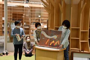 サムネイル:読み聞かせの様子