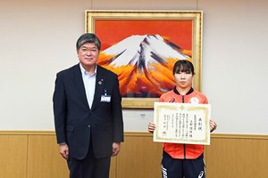 写真：上野選手と坂本区長