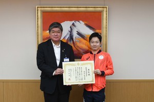 サムネイル:板橋区長と岩渕選手