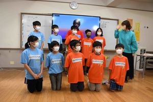サムネイル:小学生チームにインタビュー