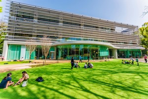 写真：中央図書館