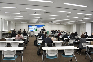 サムネイル:記者会見の様子2