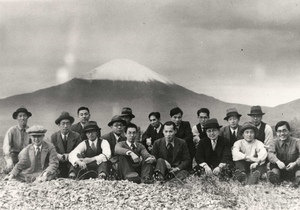理研仁科研究室の箱根ハイキング（理化学研究所記念史料室所蔵）