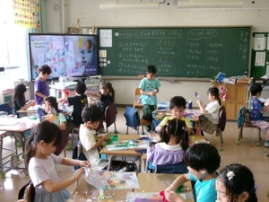 写真:図工の授業の様子